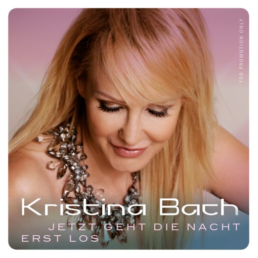 KRISTINA BACH Kristina Bach singt und covert \