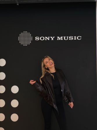 ANNA-CARINA WOITSCHACK <br>Anna-Carina Woitschack unterschreibt bei Ariola! Erste Single „Dieses Gefühl“ erscheint am 20.02.2026!