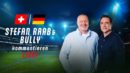 STEFAN RAAB & MICHAEL „BULLY“ HERBIG <br>Fußball trifft Comedy: Raab & Bully kommentieren exklusiv Fußball-Länderspiel!