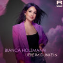 BIANCA HOLZMANN <br>Mit „Liebe im Dunkeln“ schlägt sie emotionale, tiefgründige Töne an!