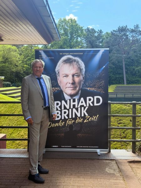 BERNHARD BRINK <br>BB kündigt große Abschiedstournee an: Danke für die Zeit“ wird zur persönlichen Hommage an ein Lebenswerk! BERNHARD BRINK <br>BB kündigt große Abschiedstournee an: Danke für die Zeit“ wird zur persönlichen Hommage an ein Lebenswerk!