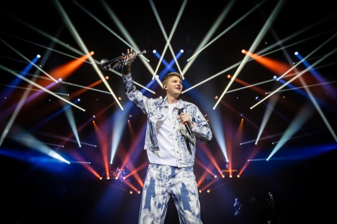 ROBIN LEON <br>„König Robin“: Fast 6.000 Fans feiern Robin Leon im Zénith Strasbourg!