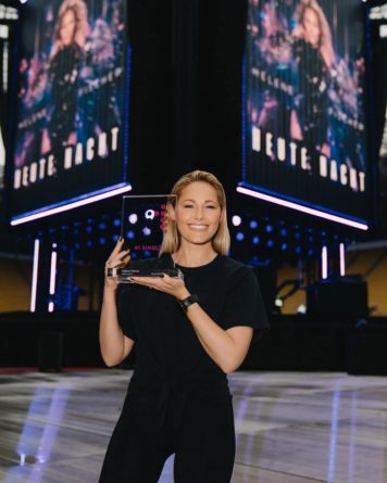 HELENE FISCHER <br>Helene Fischer  gelingt Traumstart – „Heute Nacht“ auf Platz 1!