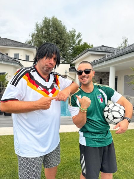 PIETRO BASILE x IKKE HÜFTGOLD <br>„Bam Bam (den ganzen Sommer lang)“: Pietro Basile veröffentlicht Sommerhymne mit Ikke Hüftgold!