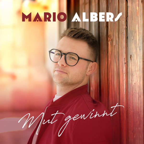 MARIO ALBERS <br>Sein neuer Song „Mut gewinnt“ erscheint am 12.06.2026 bei der Artcom Music Group! MARIO ALBERS <br>Sein neuer Song „Mut gewinnt“ erscheint am 12.06.2026 bei der Artcom Music Group!