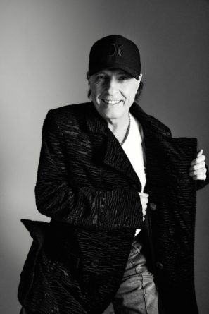 PETER SCHILLING <br>Fokus auf Live-Aktivitäten und Planetarium-Erfolg: Peter Schilling verschiebt neues Studioalbum „Antistar“ auf September 2027!