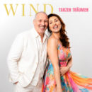 WIND <br>Der Song „Tanzen Träumen“ kündigt das neue Album „Chapeau!“ (VÖ: 11.09.2026) an!