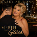 KASEY NEUMANN <br>Bei Kasey Neumann ist es „Viertel vor Glück“!
