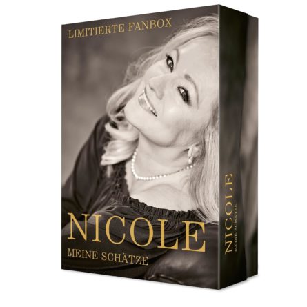 NICOLE <br>Nicole ist stolz auf die Fanbox zu ihrer CD „Meine Schätze“!