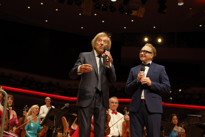 BATA ILLIC <br>Emotionale Ehrung vor über 2.000 Besuchern in der Berliner Philharmonie!