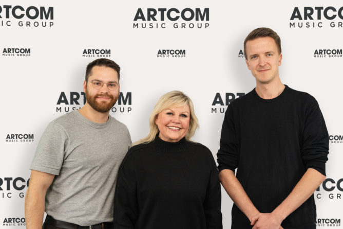 GABY BAGINSKY <br>Gaby Baginsky unterschreibt bei der Artcom Music Group!