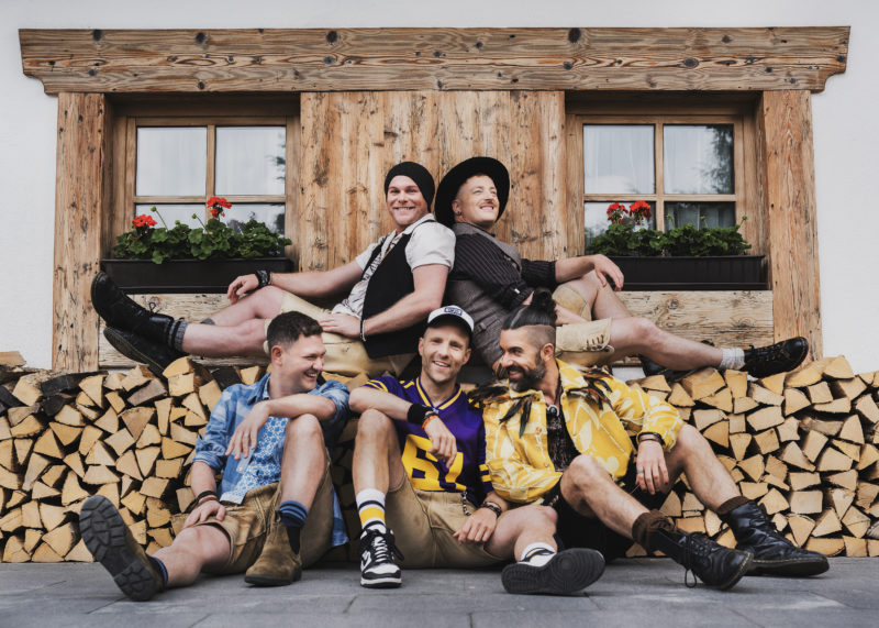 voXXclub <br>Neues Album: voXXclub zündet das „Lederhos’n Inferno“!